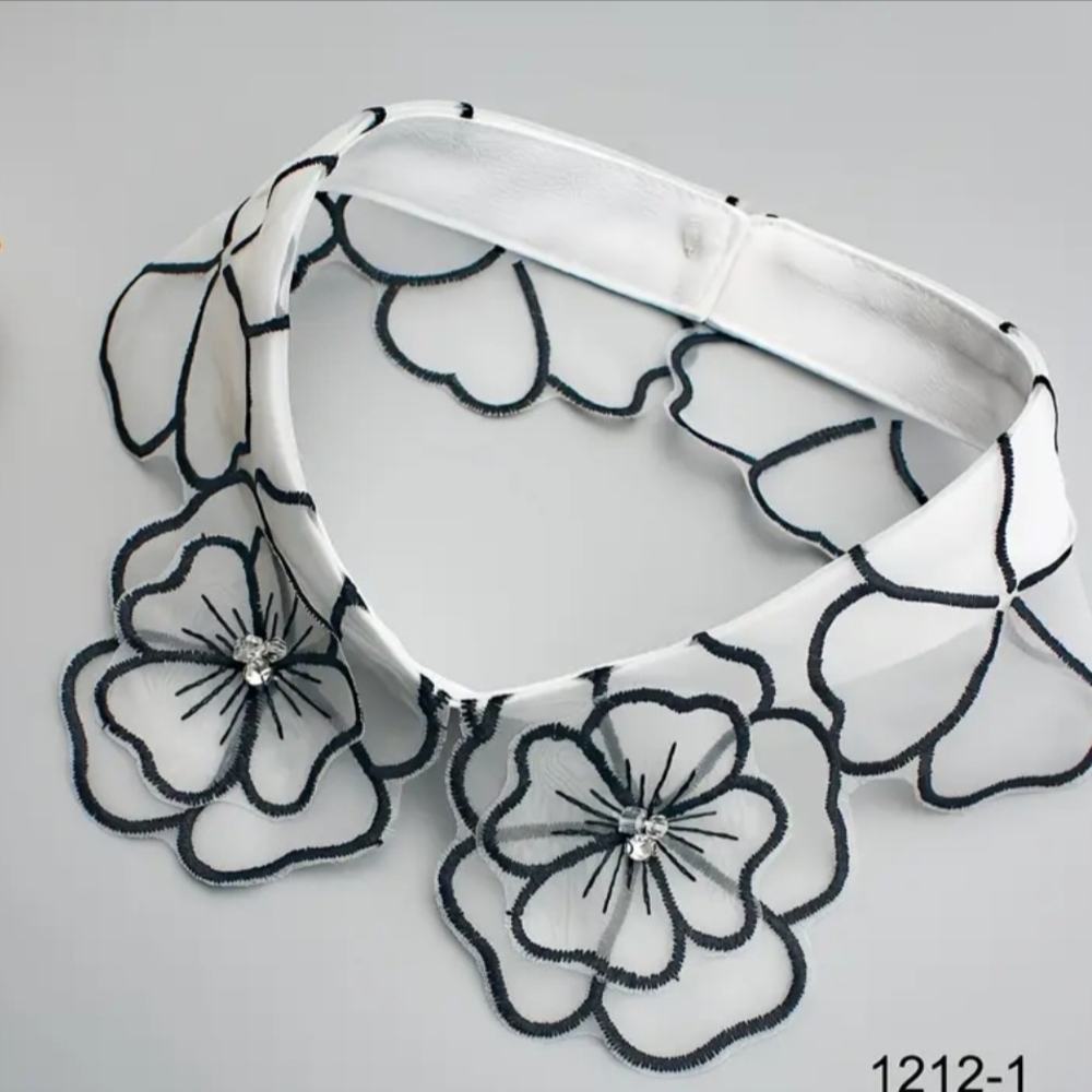 Detachable Floral Appliqué Collar in White and Black